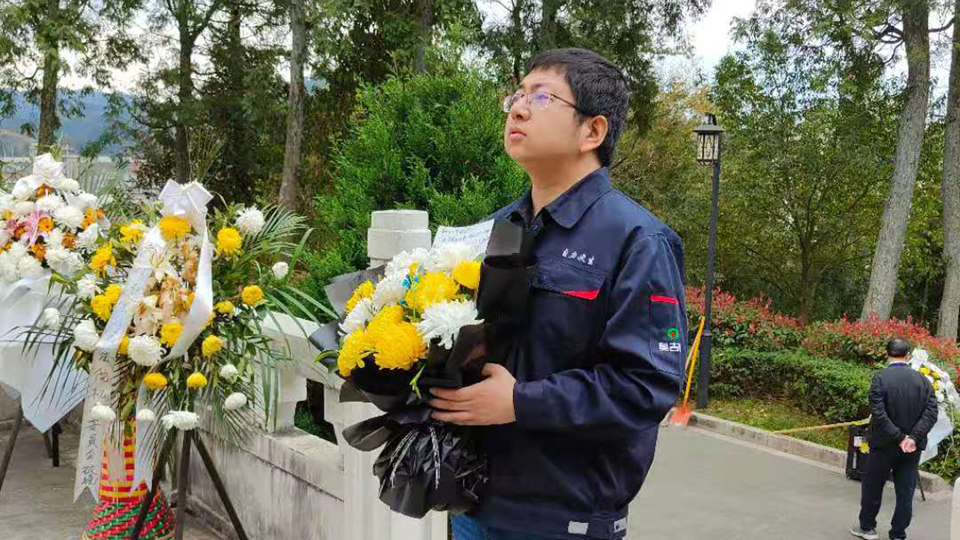 青山埋忠骨 鐵血鑄英魂——奧吉娜集團(tuán)清明前夕祭拜衛(wèi)國戍邊英烈