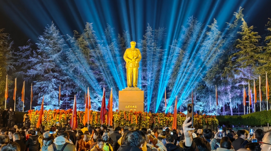 紀(jì)念偉人毛澤東誕辰131周年——奧吉娜集團(tuán)韶山?jīng)_祭拜